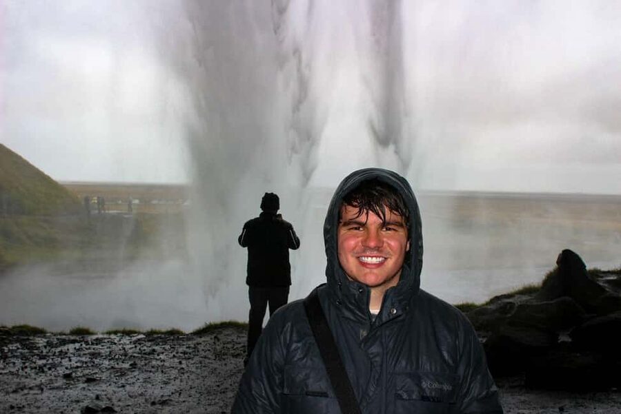 2-Day South Coast, Blue Ice Cave, Glacier Lagoon Tour - Why the company and the crowd strategy matter