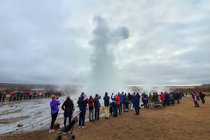 3-Day Golden Circle, South Coast & Ice Cave - Small Group Tour - Day 1: Þingvellir National Park to Kerið crater