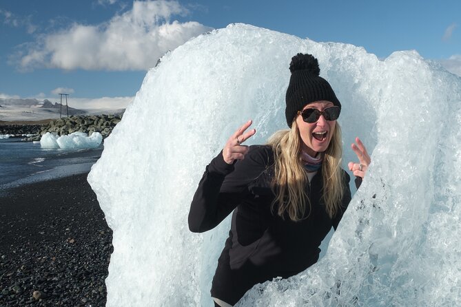6-day Ultimate Iceland Tour: Photography and Northern Lights - Day 3: black-sand beaches, sea stacks, and Kirkjufell’s photo magnet power