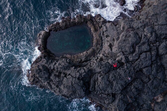 6-day Ultimate Iceland Tour: Photography and Northern Lights - Day 1 on the Reykjanes Peninsula: plates, lighthouses, and hot-spring color
