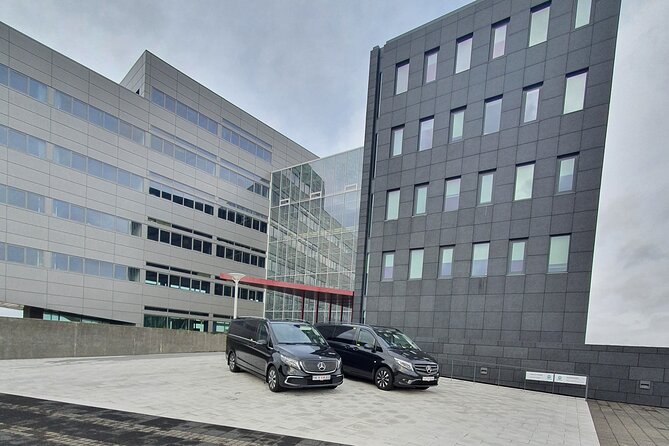 Airport Transfer - Meeting Your Chauffeur in Keflavík Arrivals (and Actually Finding Them)