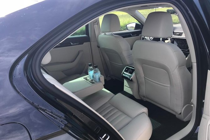 Arrival in Iceland - Private airport transfer from KEF Airport - The 45-minute ride to Reykjavik: comfort, safety, and luggage help