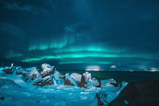 Cozy Northern Lights Tour with Icelandic Treats - The ride out: staying warm while the sky does its thing