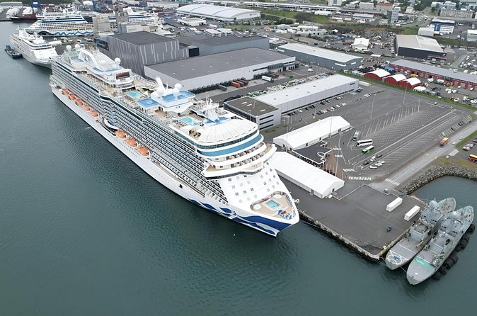 Cruise Port Private Transfer to Keflavik Airport - What You Get in the Car: WiFi, Water, Restroom, and Luggage Help