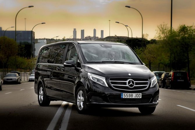 Departure by Luxury Van Reykjavik City to Reykjavik Airport KEF - The Mercedes Vito Class Van Ride: Comfort for Up to 6 People