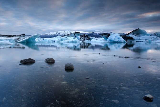 Diamond Beach & Jökulsárlón Floating Glacier Guided Day Tour - Icebergs, black sand, and one long day out of Reykjavik
