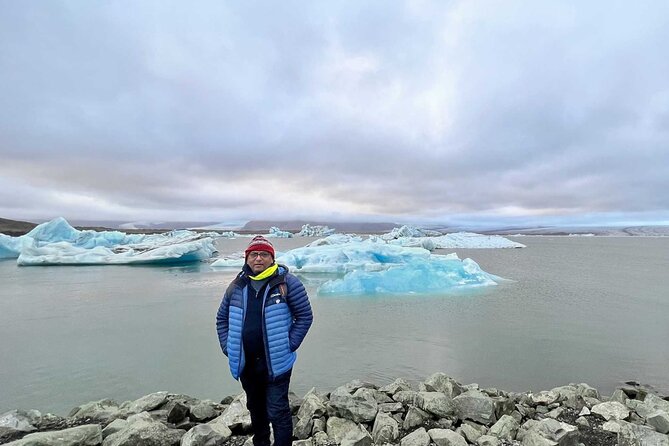 Diamond Beach & Jökulsárlón Floating Glacier Guided Day Tour - Timing, weather, and what to pack for an ice day