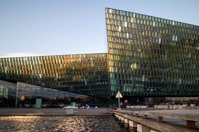 Explore Reykjavik in 60 minutes with a Local - Starting at Alþingishúsið (Parliament House): how to read Reykjavík fast
