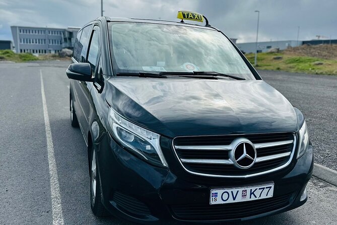 From Keflavik Airport to Reykjavik Hotels (or reverse) - Private - What the best feedback signals about your experience