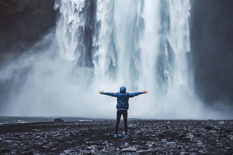 From Reykjavík: Best of Iceland 6-Day Stopover Tour - Golden Circle day: Þingvellir, Geysir, and Gullfoss in one hit