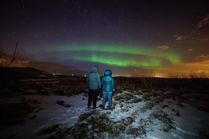 From Reykjavík: Evening Lava Tunnel Tour and Northern Lights Tour - Staying warm while you wait: hot cocoa, blankets, and Wi-Fi