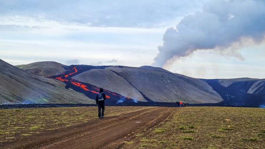 From Reykjavík: Fagradalsfjall Volcano Hike with Geologist - Safety and Gas: When the Guide Makes the Trip Better