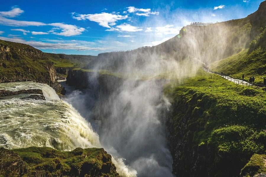 From Reykjavik: Full-Day Horse Riding & Golden Circle Tour - Þingvellir National Park: walking where continents meet