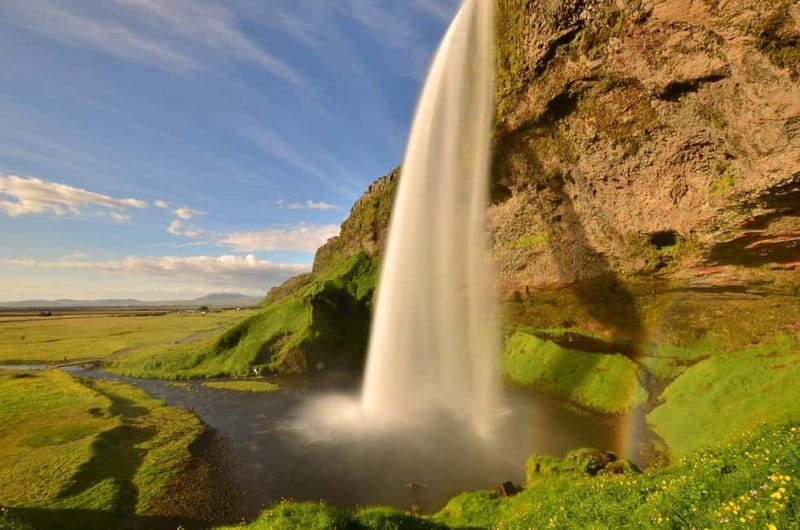 From Reykjavik: Glacier Lagoon and Fjaðrárgjúfur Canyon Tour - Seljalandsfoss: The Waterfall Stop That Gets You Off the Dry Path