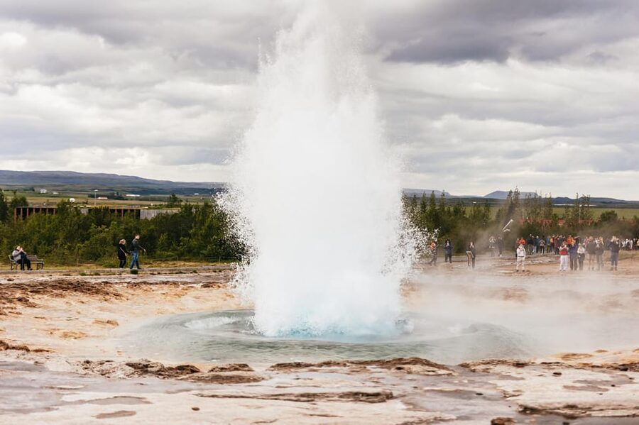 From Reykjavík: Golden Circle Tour and Silfra Snorkeling - Silfra Fissure snorkeling: floating between tectonic plates