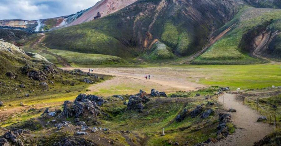 From Reykjavik: Landmannalaugar & Háifoss Waterfall Tour - Hnausapollur and Frostastaðavatn: The Volcanic Side Quests