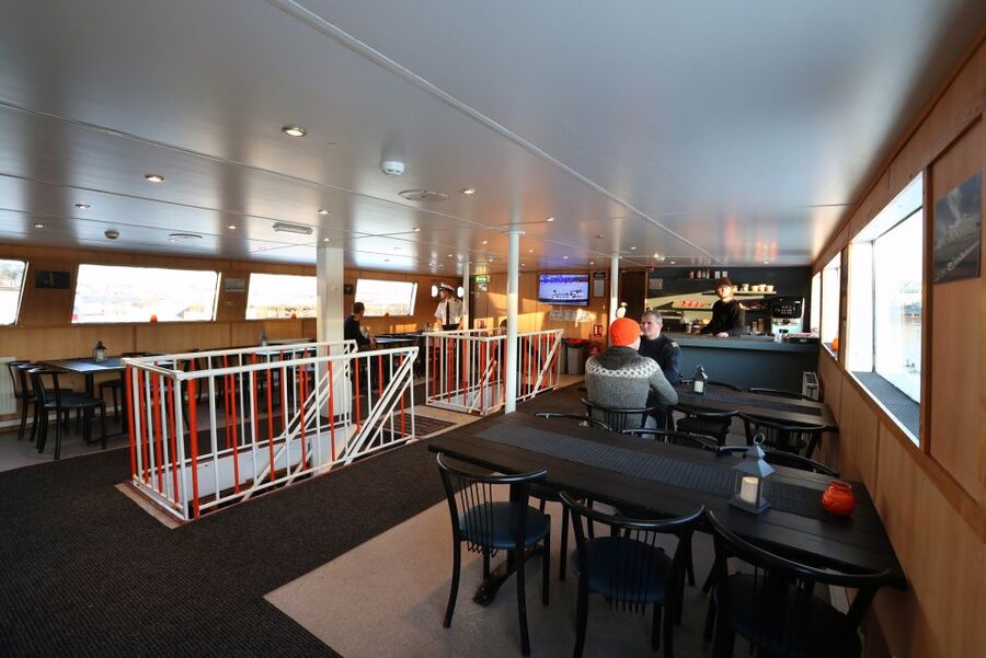 From Reykjavik: New Years Fireworks by Boat - Decks, sightlines, and staying warm while you wait for 12:00