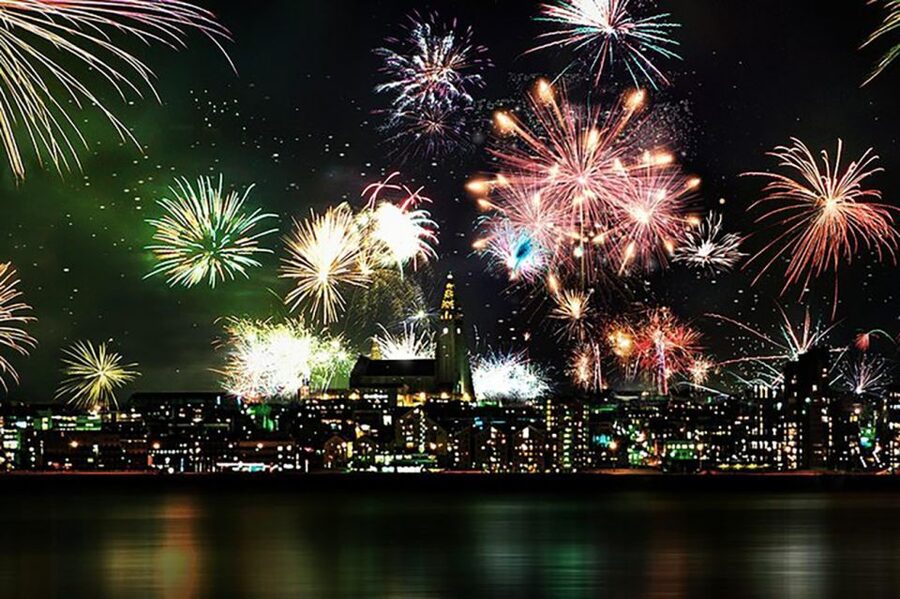 From Reykjavik: New Years Fireworks by Boat - Who should book this fireworks cruise