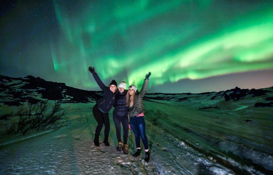From Reykjavík: Northern Lights Super Jeep Tour - Comfort Kit: Blankets, Warmers, Hot Chocolate, and Chocolate