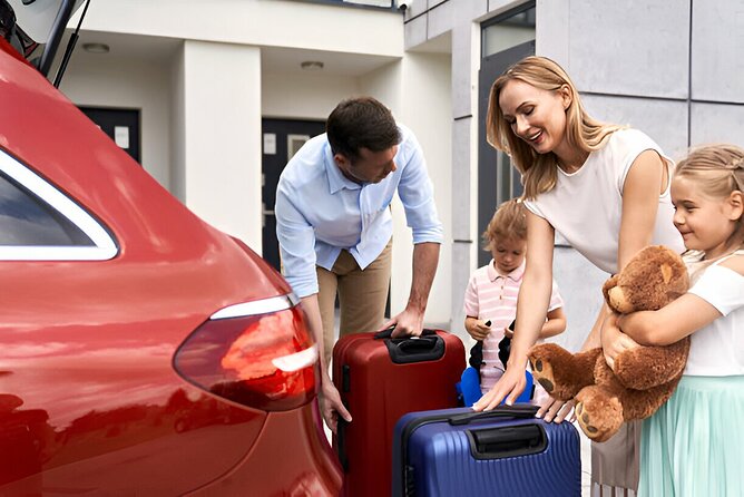 From Reykjavik: Private Transfer to KEF Airport in Iceland - Door-to-door Reykjavik pickup with real luggage help