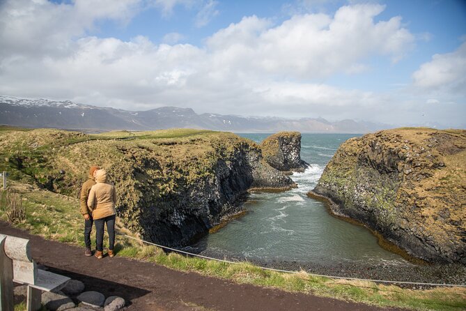 From Reykjavík: Snaefellsnes & Kirkjufell Small Group Day Tour - Getting Picked Up in Reykjavík and Settling Into the Van