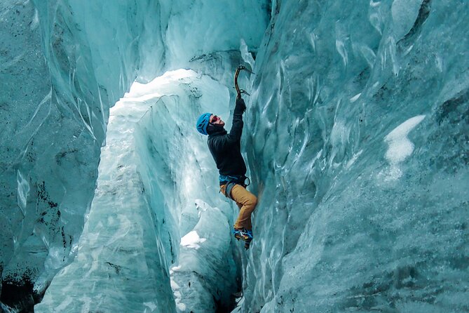 Glacier Adventure at Sólheimajökull Private Tour - The 20-Minute Walk to the Ice Front: Getting Oriented Before You Climb