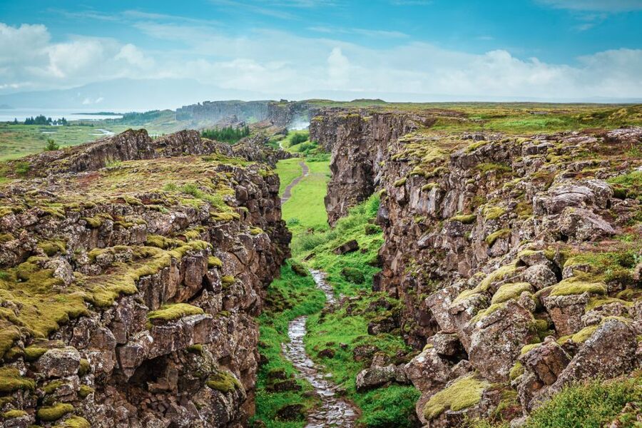 Golden Circle and Kerið Crater Small Group Tour - Hotel Pickup to Geysers: How This Day Trip Moves