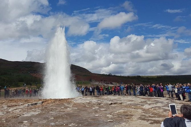 Golden Circle Express. Private Tour from Reykjavik - Stop 2: Haukadalur and the Strokkur Eruption Window