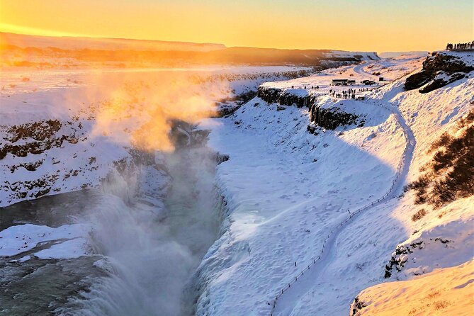 Golden Circle, Fridheimar Farm & Horses Small Group Tour from Reykjavik - Stop 1: Kerið crater lake and why it hits fast