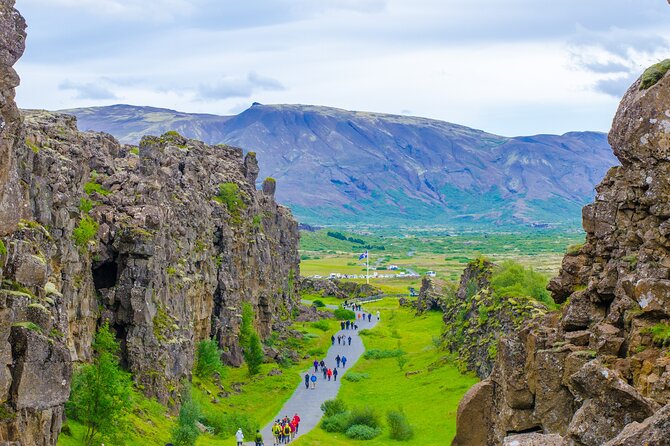 Golden Circle Full-Day Tour from Reykjavik with Admission to Sky Lagoon - Stop 2: Geysir hot springs—Strokkur’s timing is the whole show
