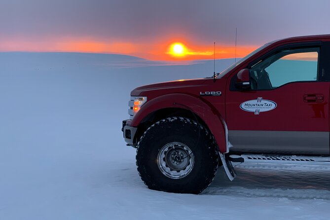 Golden Circle Glacier Super Jeep Tour / guided private tour - Þingvellir and the “edge of America” view over the rift