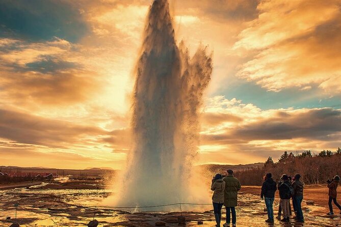 Golden circle Iceland - Kerið Crater rim walk: the volcano stop that sets the tone