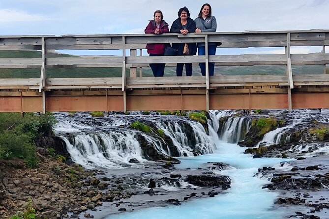Golden Circle Private Tour with Kerid Crater from Reykjavik - Stop 5: Kerið crater walk around red rock and blue-green water