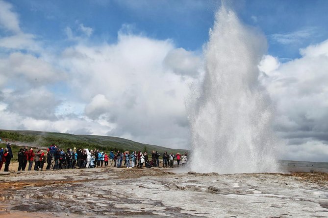 Golden Circle & South Coast. Private Day Tour - Two continents of sights in one long day