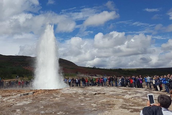 Golden Circle & South Coast. Private Day Tour - Seljalandsfoss and Skogafoss: misty walking and rainbow odds