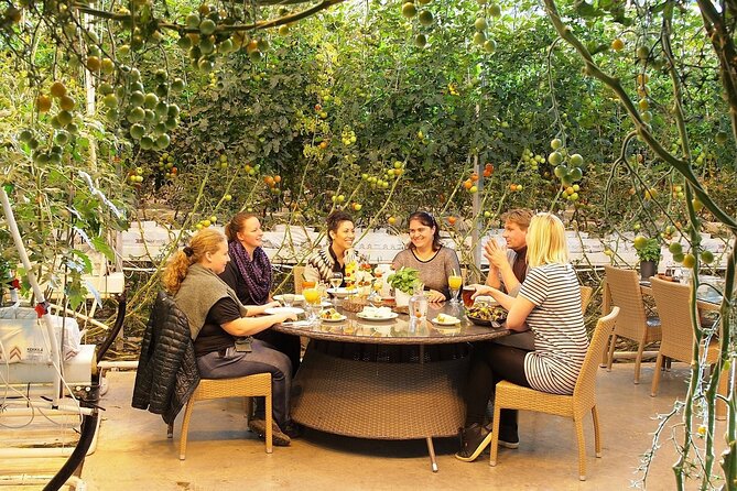 Golden Circle Tales, Tomato Farm & Kerid – Small Group from RVK - Guides make the difference: what to look for when you board
