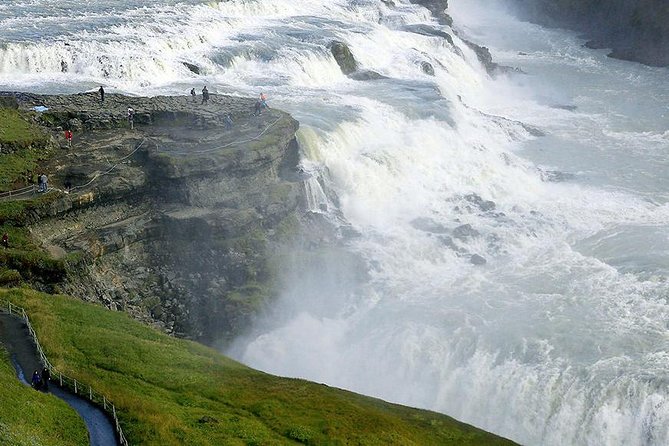 Golden Circle Tour and Evening Northern Lights Cruise from Reykjavik - Gullfoss waterfall: that 32-meter plunge from the Hvítá river
