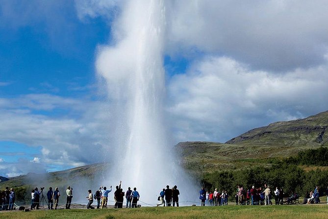 Golden Circle Tour and Evening Northern Lights Cruise from Reykjavik - Getting picked up and staying on schedule: the main logistics check