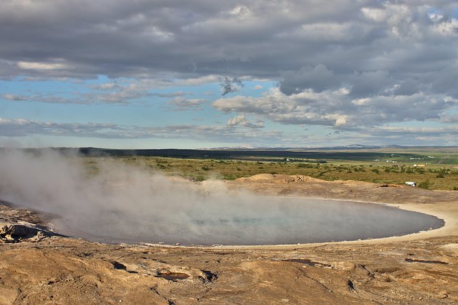 Golden Circle with extra G - Stop 3: Strokkur geyser and Iceland’s sulfur-kitchen feeling