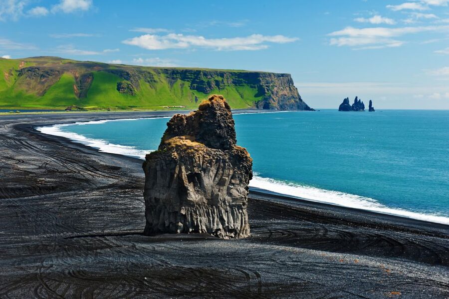 Iceland: South Coast and Northern Lights Tour - Guides and onboard support: what you can expect from the human side
