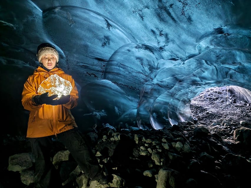 Jökulsárlón: Blue Ice Cave Tour and Glacier Walk - What to wear and bring for a comfortable, not miserable, glacier day