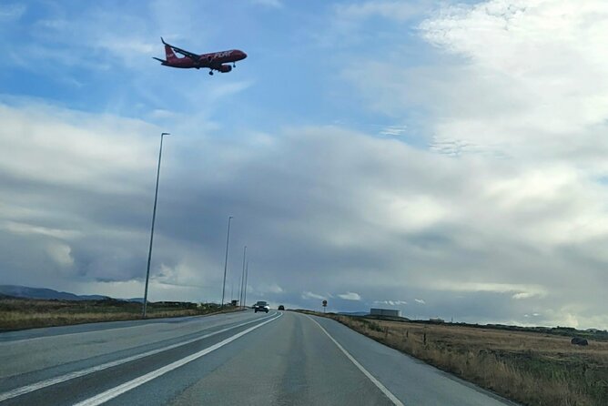 Keflavik Airport (KEF) ↔ Reykjavik: Private Airport Transfer - KEF to Reykjavik: Smooth Arrivals Without the Bus-System Headache