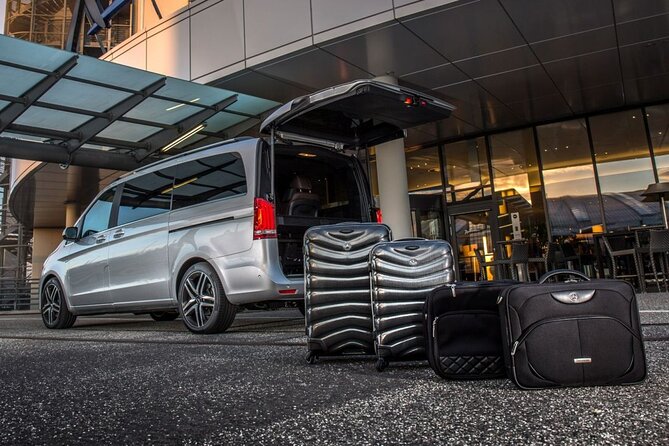 Keflavik Airport Transfer to /or From Reykjavik, Iceland - On-Board Comfort: Wi‑Fi, Music Choice, and Little Things That Matter