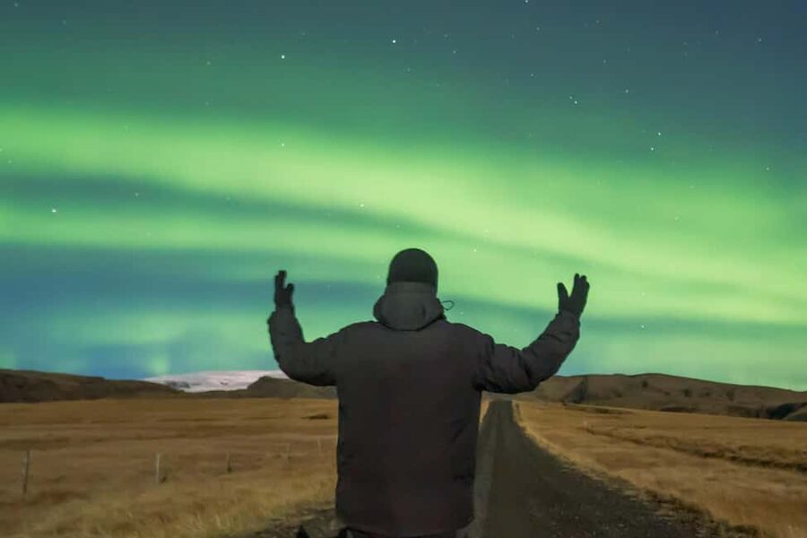 Northern Lights 4x4 Super, Photos, Hot Cocoa, Pastries - It’s not just the aurora: what the small-group format buys you