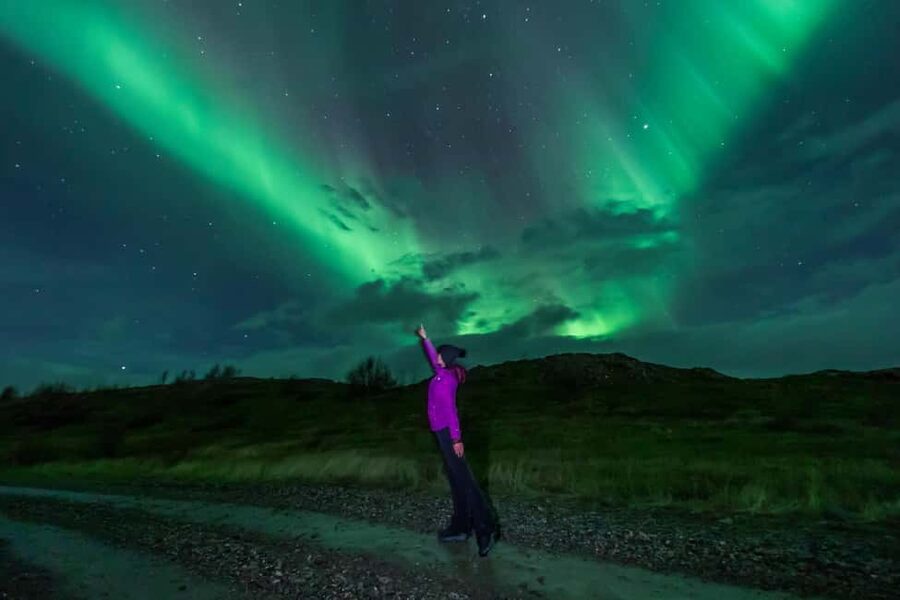 Northern Lights 4x4 Super, Photos, Hot Cocoa, Pastries - Pickup in Reykjavík and your vehicle question (Mercedes Sprinter included)