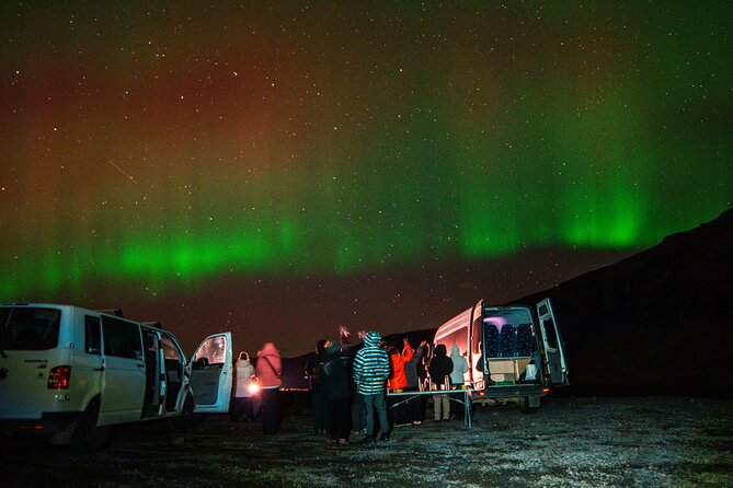 Northern Lights 4x4 Tour with Pastries and Cocoa from Reykjavik - The 4x4 Minibus: WiFi, Warmth, and the Photo Support System