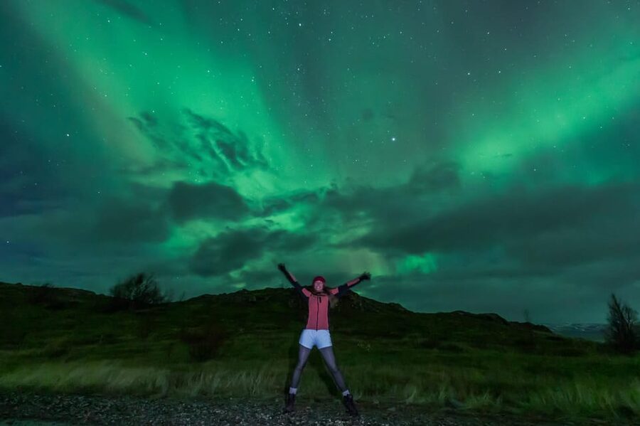 Northern Lights in Mini Bus, Photos, Hot Cocoa and Pastries - Finding the right spot: why “hidden areas” are part of the package