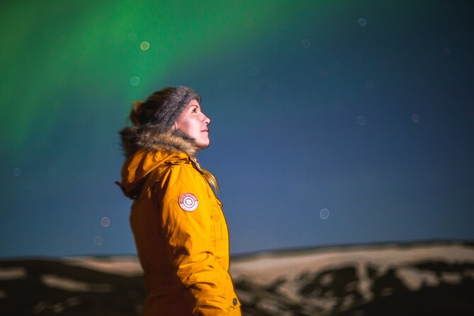 Northern Lights Minibus Tour with Hot Cocoa, Blankets & Photos - Onboard Wi‑Fi: Sharing the Moment Without the Rush