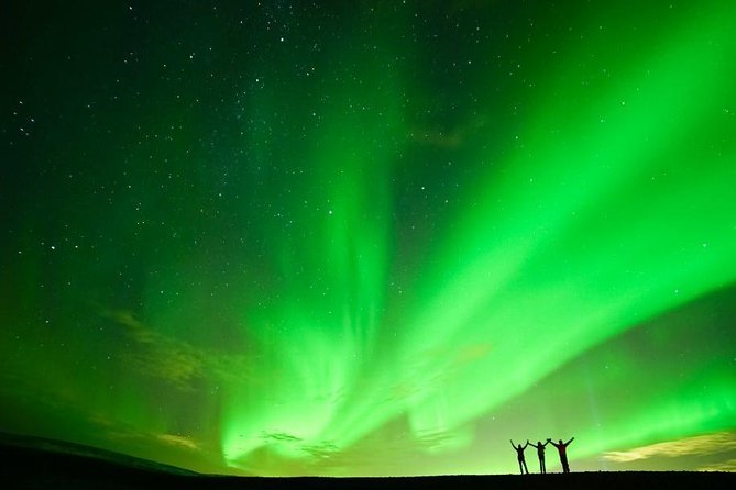 Northern Lights Minibus Tour with Hot Cocoa, Blankets & Photos - Reykjavik Pickup and Drop-Off: Easy Logistics in the Dark