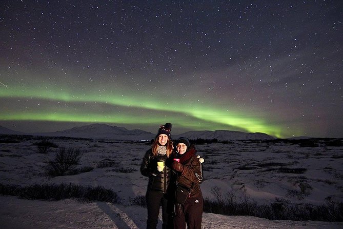 Northern Lights Private Super Jeep Tour with Photos - Warm Drinks in Windy Dark: Hot Chocolate and Icelandic Liqueur